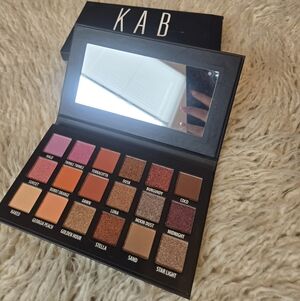 KAB COSMETICS Eyeshadow Palette - Vibrant Shades
